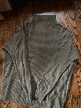Tahari Olive Cashmere Ribbed Turtleneck